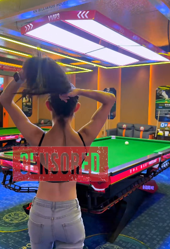 Ăn mặc phản cảm chơi Bida, hot girl khiến ai cũng phải “cạn lời”- Ảnh 1. Ăn mặc phản cảm chơi Bida, hot girl khiến ai cũng phải “cạn lời”- Ảnh 1.