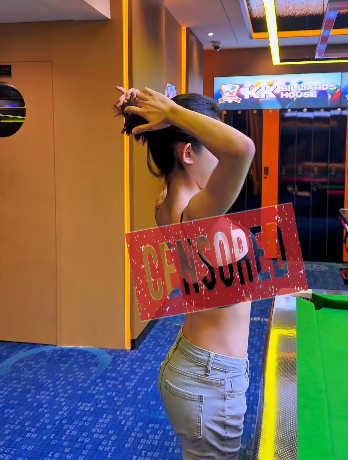 Ăn mặc phản cảm chơi Bida, hot girl khiến ai cũng phải “cạn lời”- Ảnh 2. Ăn mặc phản cảm chơi Bida, hot girl khiến ai cũng phải “cạn lời”- Ảnh 2.