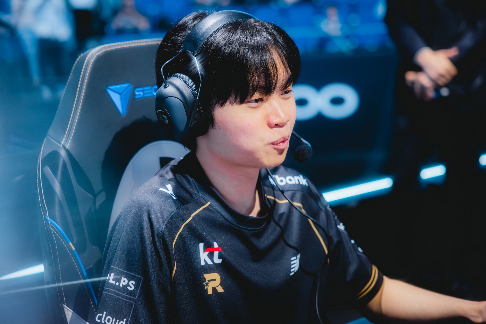 Bdd lập cột mốc quan trọng của sự nghiệp trong khi khán giả nhớ CKTG 2022- Ảnh 2.