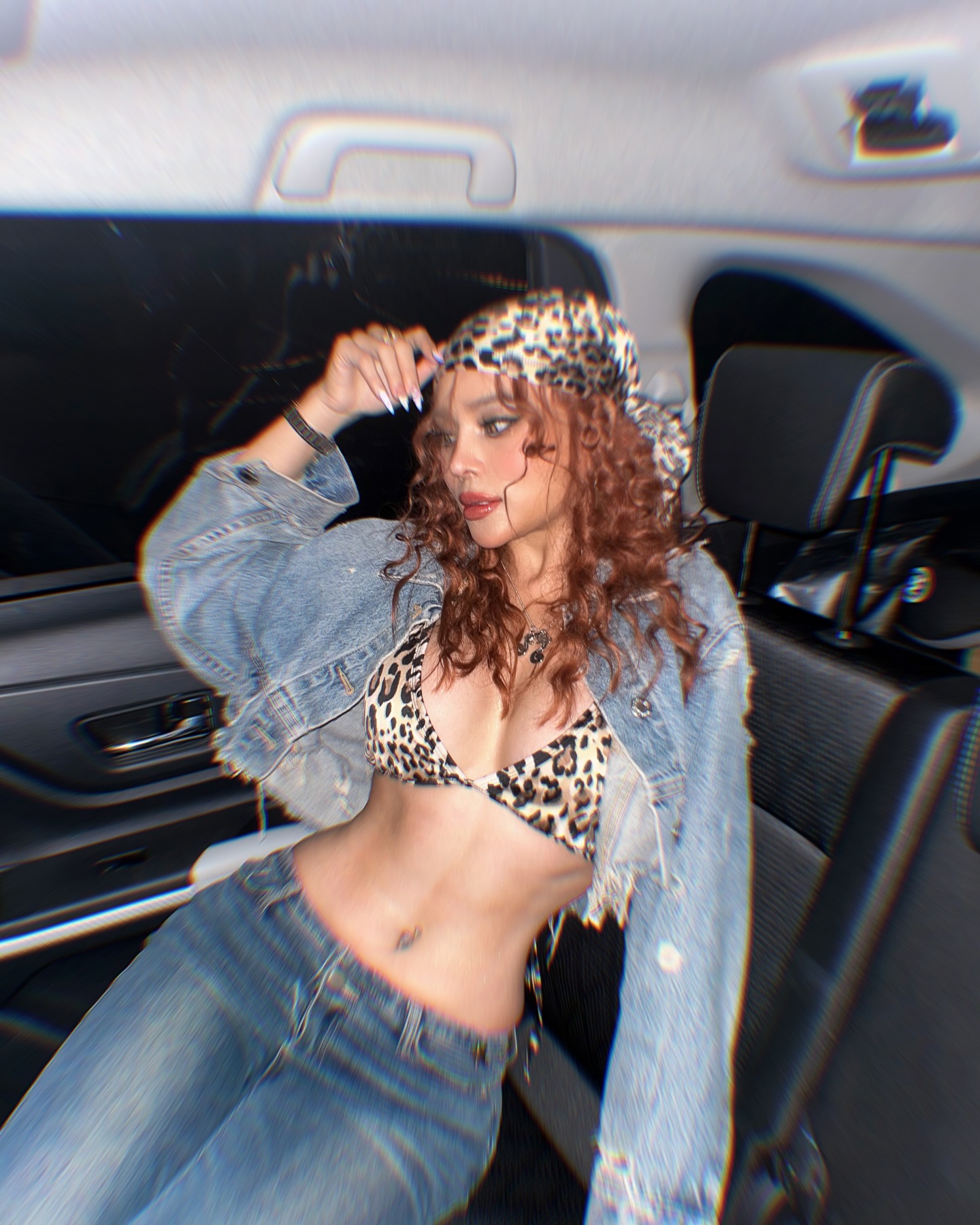 Danh tính cô gái áo cam trong quán karaoke lắc lư cùng Doãn Quốc Đam- Ảnh 6. Danh tính cô gái áo cam trong quán karaoke lắc lư cùng Doãn Quốc Đam- Ảnh 6.