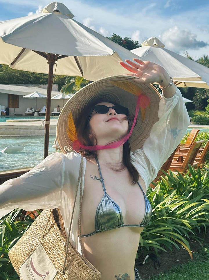 Hot girl khiến fan mê mệt với loạt ảnh khoe dáng bên bãi biển- Ảnh 1. Hot girl khiến fan mê mệt với loạt ảnh khoe dáng bên bãi biển- Ảnh 1.