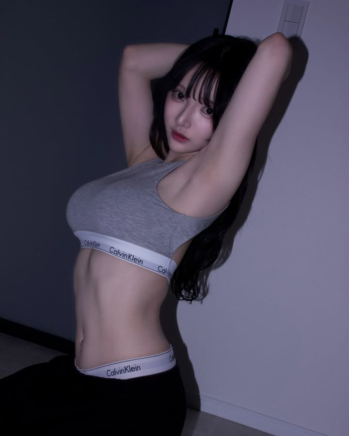 Hot girl Nhật Bản khiến fan u mê vì nhan sắc chuẩn waifu nhưng thân hình lại như siêu mẫu- Ảnh 13. Hot girl Nhật Bản khiến fan u mê vì nhan sắc chuẩn waifu nhưng thân hình lại như siêu mẫu- Ảnh 13.