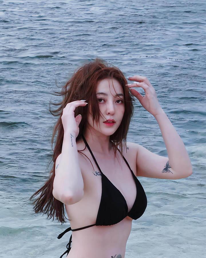 Hot girl khiến fan mê mệt với loạt ảnh khoe dáng bên bãi biển- Ảnh 6. Hot girl khiến fan mê mệt với loạt ảnh khoe dáng bên bãi biển- Ảnh 6.