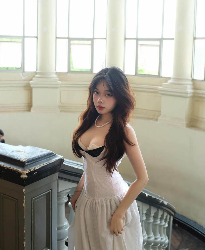 Vào vai “lọ lem”, cô nàng khiến fan “đứng hình” trước nhan sắc cực phẩm- Ảnh 3. Vào vai “lọ lem”, cô nàng khiến fan “đứng hình” trước nhan sắc cực phẩm- Ảnh 3.