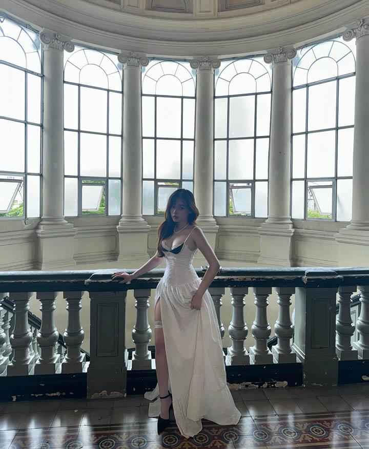 Vào vai “lọ lem”, cô nàng khiến fan “đứng hình” trước nhan sắc cực phẩm- Ảnh 6. Vào vai “lọ lem”, cô nàng khiến fan “đứng hình” trước nhan sắc cực phẩm- Ảnh 6.