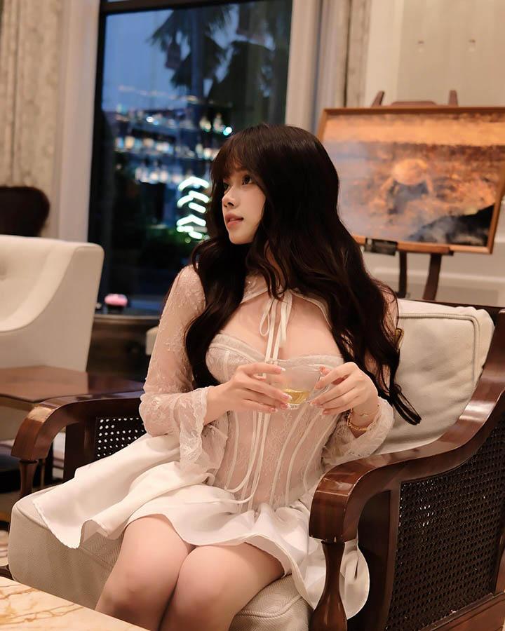 Vào vai “lọ lem”, cô nàng khiến fan “đứng hình” trước nhan sắc cực phẩm- Ảnh 13. Vào vai “lọ lem”, cô nàng khiến fan “đứng hình” trước nhan sắc cực phẩm- Ảnh 13.