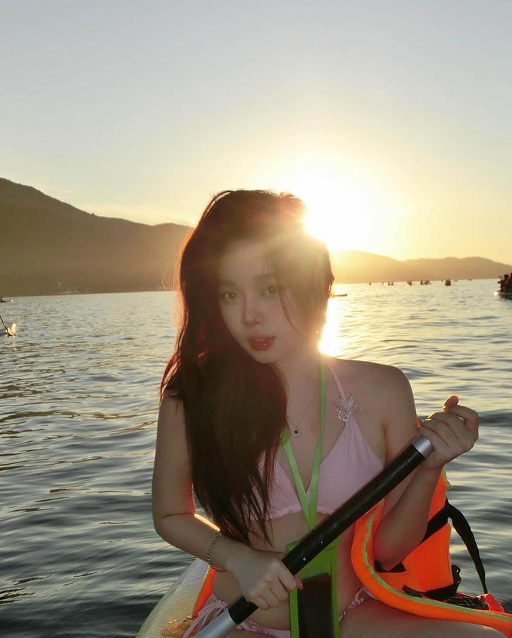 Vào vai “lọ lem”, cô nàng khiến fan “đứng hình” trước nhan sắc cực phẩm- Ảnh 17. Vào vai “lọ lem”, cô nàng khiến fan “đứng hình” trước nhan sắc cực phẩm- Ảnh 17.