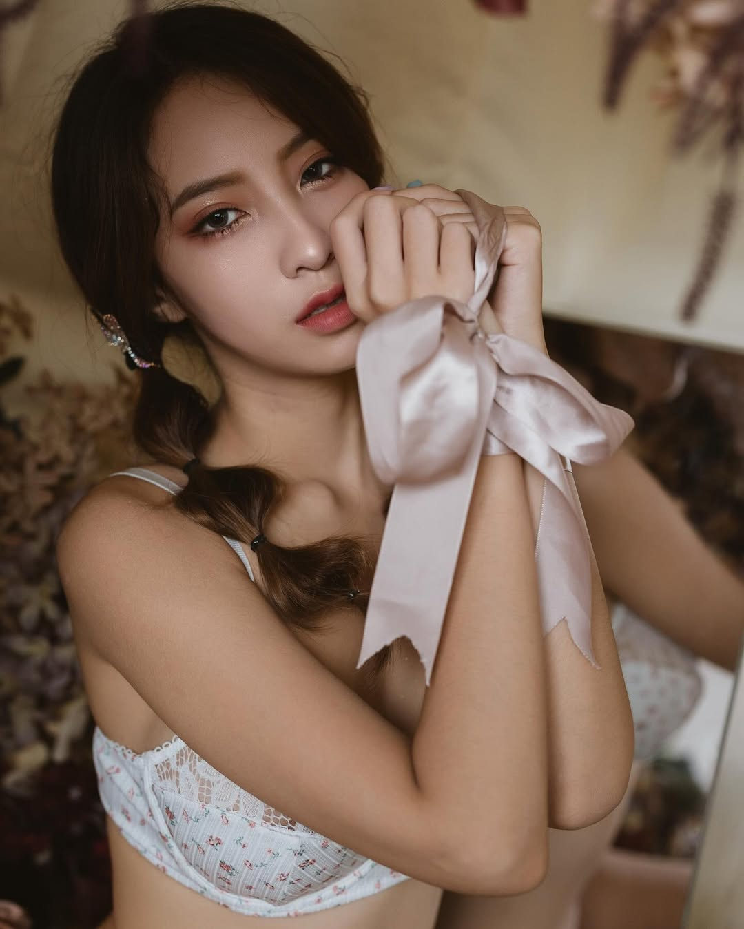 photo-1762490144505 photo-1762490144505