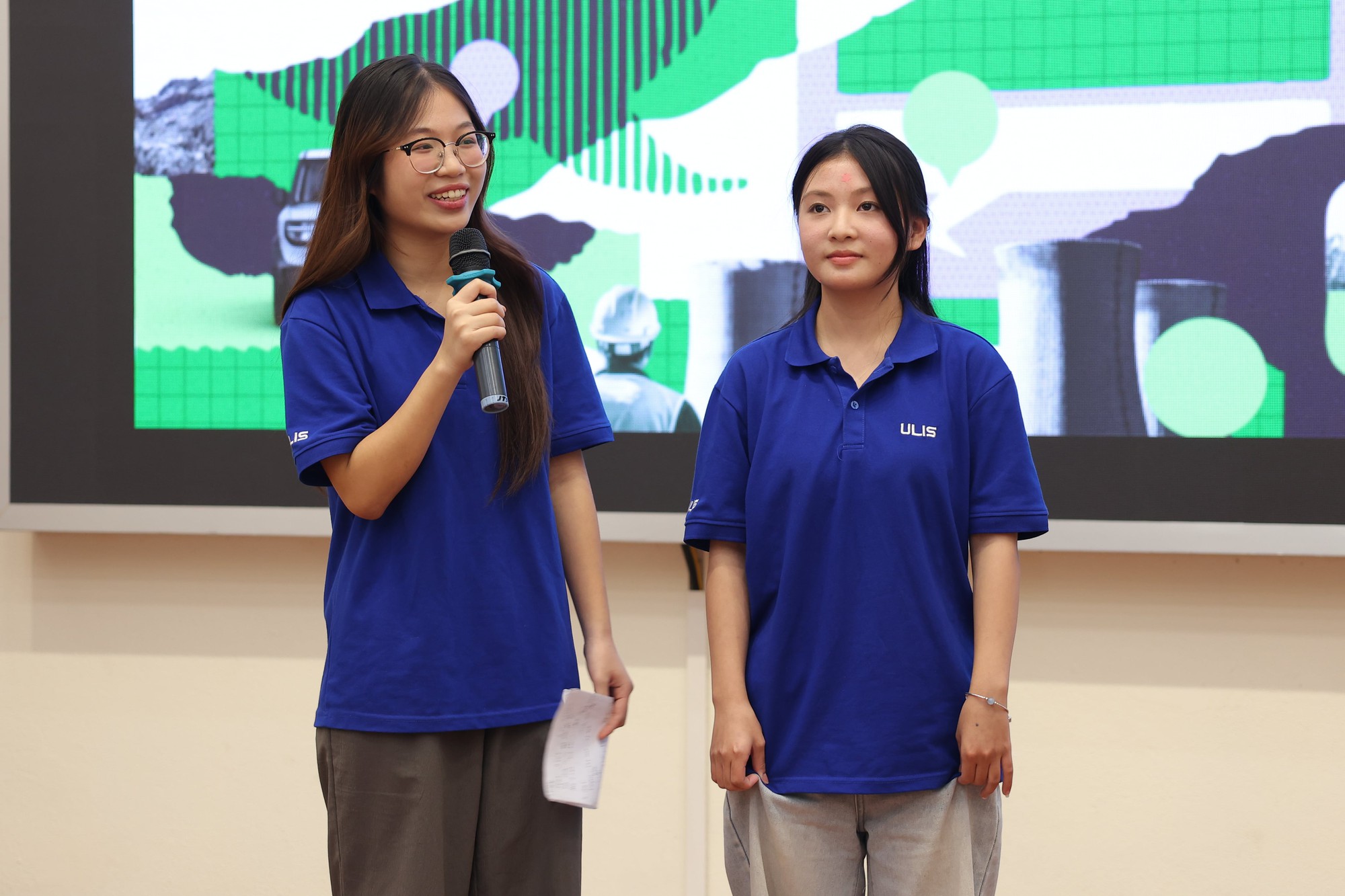 ‘Đừng tin những gì đọc trên mạng, hãy tự trải nghiệm’: Khi sinh viên Hà Nội lên tiếng và biến Green Voices 2025 thành sân chơi tranh biện ‘nóng’ nhất về xe điện- Ảnh 7. ‘Đừng tin những gì đọc trên mạng, hãy tự trải nghiệm’: Khi sinh viên Hà Nội lên tiếng và biến Green Voices 2025 thành sân chơi tranh biện ‘nóng’ nhất về xe điện- Ảnh 7.