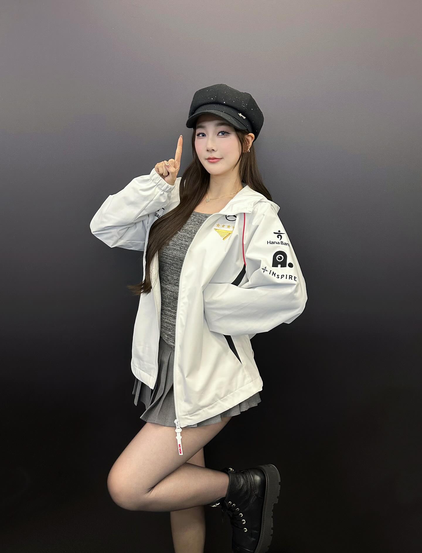 Từ khi rời LPL English thì danh tiếng của cô cũng có chiều hướng phát triển thêm Từ khi rời LPL English thì danh tiếng của cô cũng có chiều hướng phát triển thêm