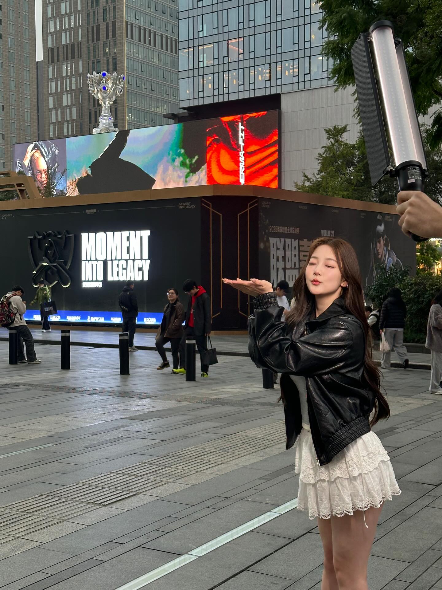 Nữ BLV siêu gợi cảm của LMHT hóa thân thành Janna Nữ BLV siêu gợi cảm của LMHT hóa thân thành Janna