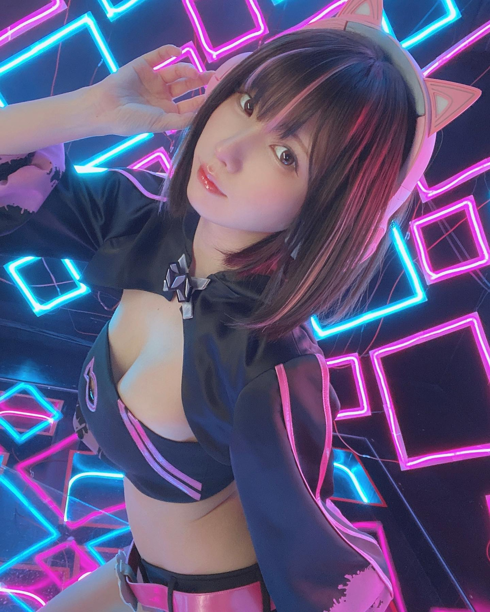 photo-1763969156572 photo-1763969156572