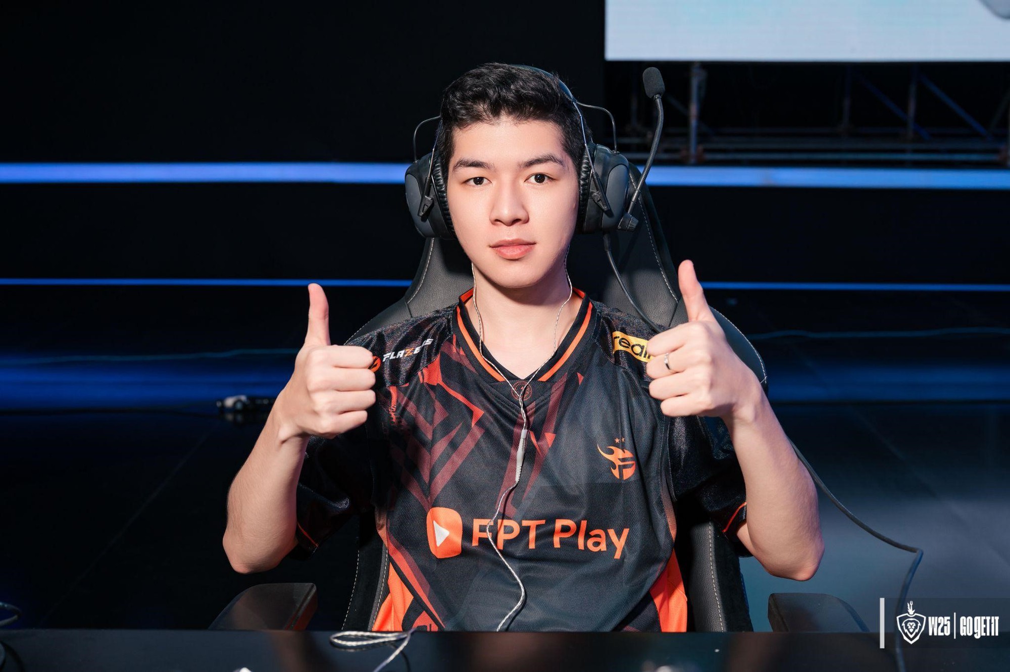 4 năm chờ đợi, FPT Flash cuối cùng cũng đã có được chiếc cúp vô địch ĐTDV- Ảnh 2. 4 năm chờ đợi, FPT Flash cuối cùng cũng đã có được chiếc cúp vô địch ĐTDV- Ảnh 2.