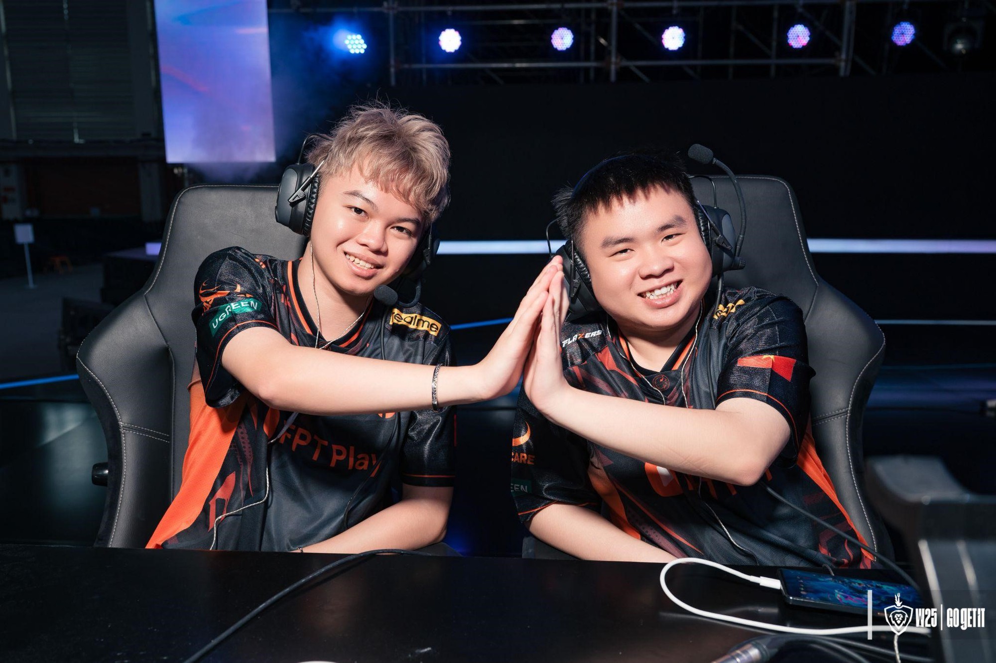 4 năm chờ đợi, FPT Flash cuối cùng cũng đã có được chiếc cúp vô địch ĐTDV- Ảnh 4. 4 năm chờ đợi, FPT Flash cuối cùng cũng đã có được chiếc cúp vô địch ĐTDV- Ảnh 4.