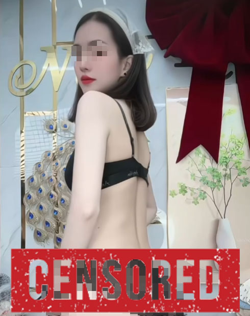 Bán nội y, hot girl vừa mặc vừa livestream khiến người xem không khỏi ái ngại: Bất chấp để bán hàng hay câu like?- Ảnh 5.