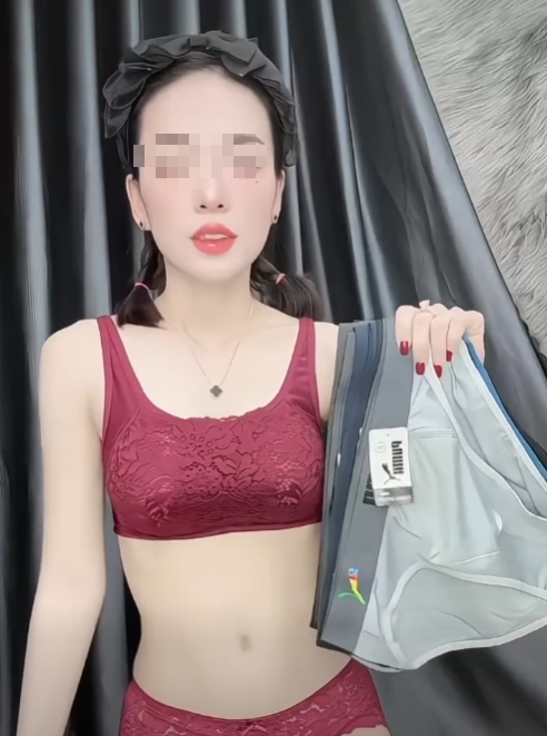 Bán nội y, hot girl vừa mặc vừa livestream khiến người xem không khỏi ái ngại: Bất chấp để bán hàng hay câu like?- Ảnh 2.