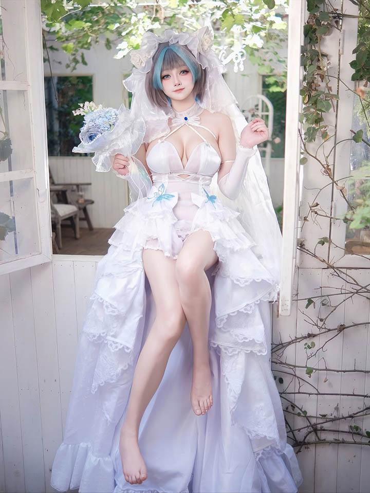 Diện váy cô dâu ngọt ngào, nữ coser lại khiến fan “bùng nổ thị giác”- Ảnh 3.
