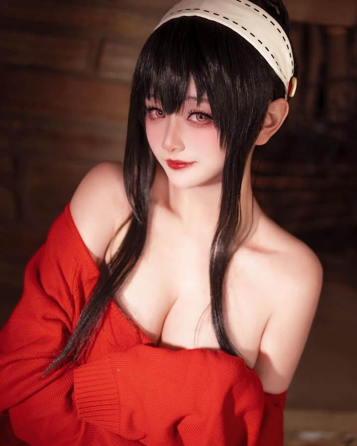 Diện váy cô dâu ngọt ngào, nữ coser lại khiến fan “bùng nổ thị giác”- Ảnh 6.