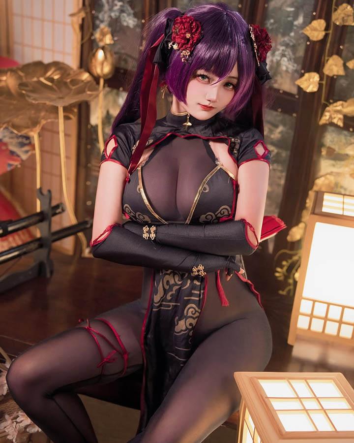 Diện váy cô dâu ngọt ngào, nữ coser lại khiến fan “bùng nổ thị giác”- Ảnh 9.