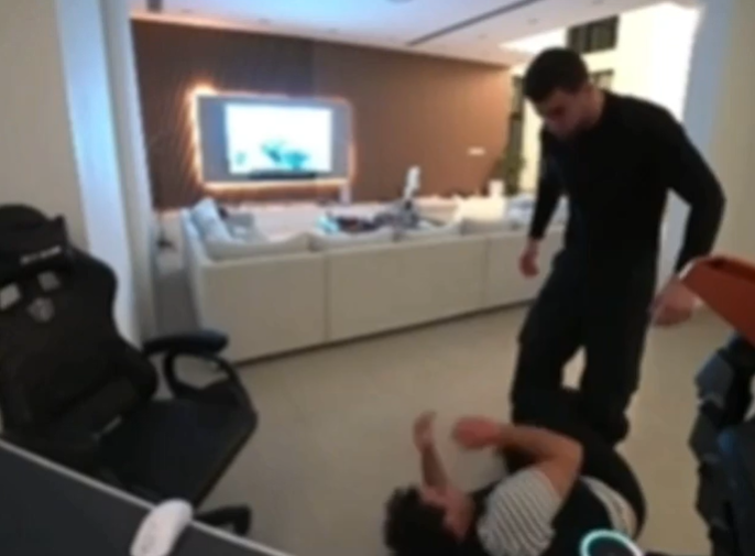 photo-1764433882151 photo-1764433882151