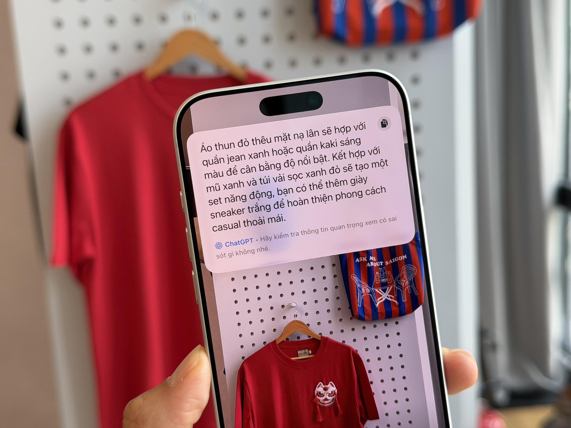 Ơn trời, iOS 26.1 vừa ra mắt đã hỗ trợ Apple Intelligence tiếng Việt!- Ảnh 2.