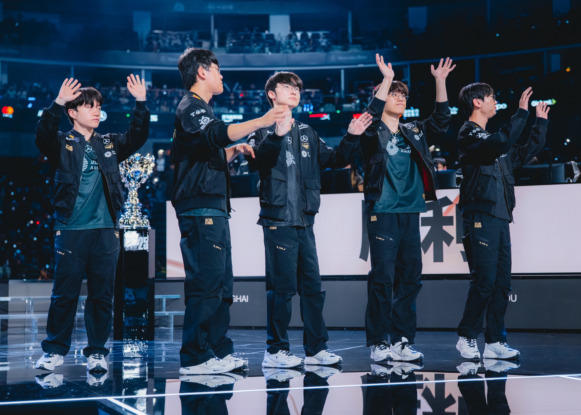 Màn mic-check của T1 