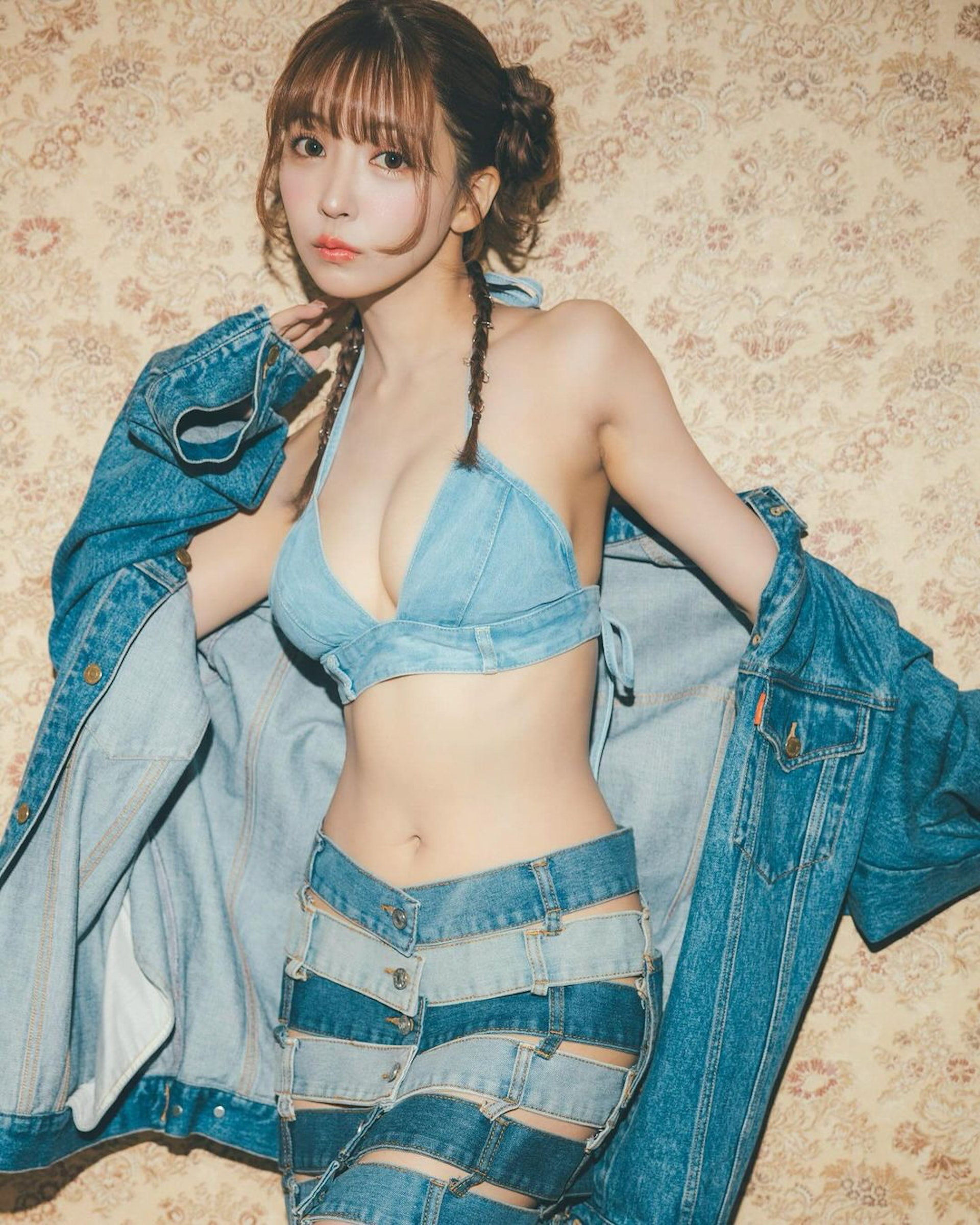 photo-1762487589383 photo-1762487589383