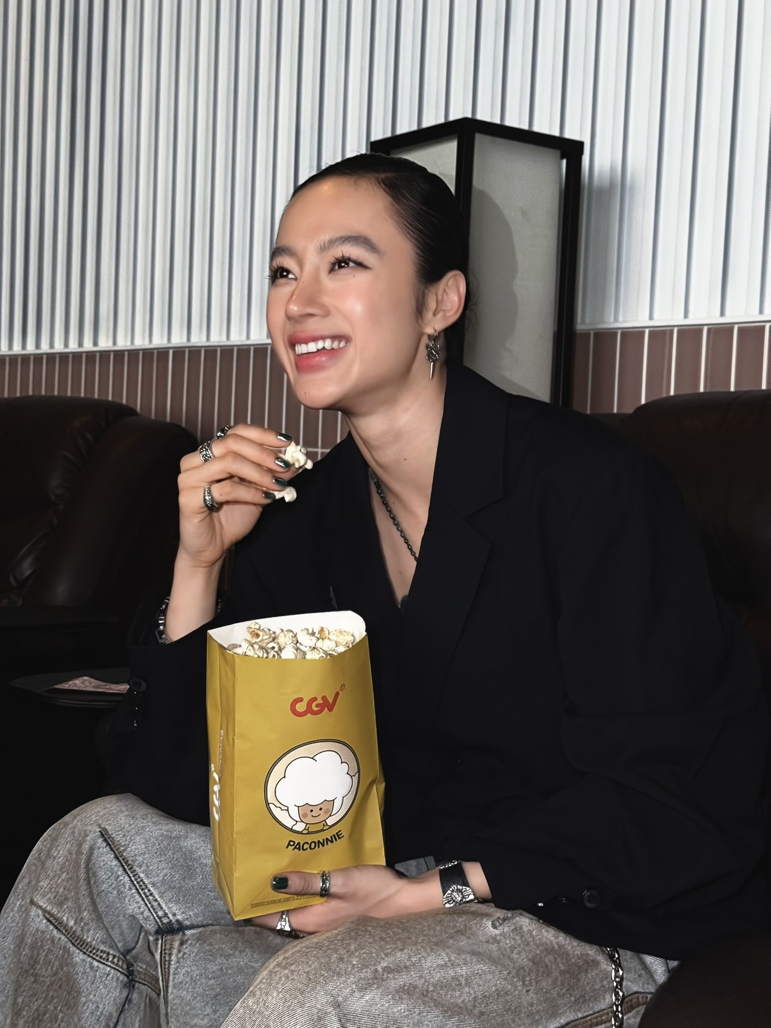 Angela Phương Trinh lạ lắm, sao lại có Angela Phương Trinh lạ lắm, sao lại có