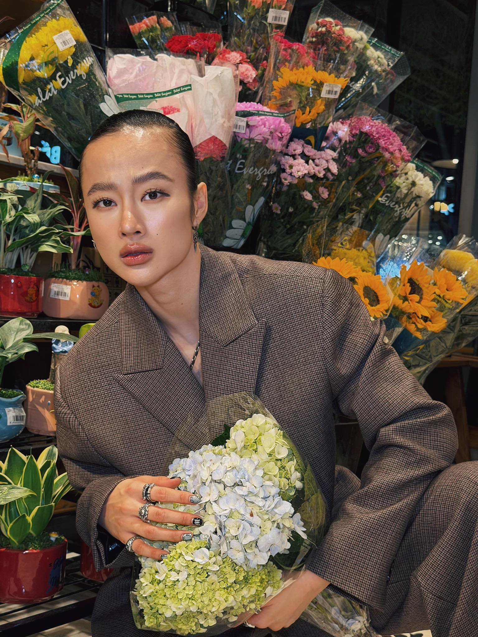 Angela Phương Trinh lạ lắm, sao lại có Angela Phương Trinh lạ lắm, sao lại có