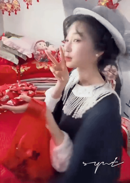 Tràn lan clip nữ thần đẹp bậc nhất showbiz không mời mà tới 1 hôn lễ, làm đủ trò lố lăng phá nát đám cưới- Ảnh 2.