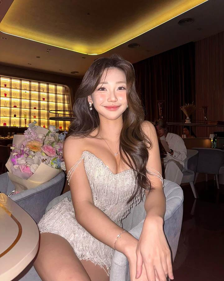 Hot girl 2k4 sở hữu nhan sắc ngây thơ nhưng body đẹp như nữ thần Hy Lạp- Ảnh 3.