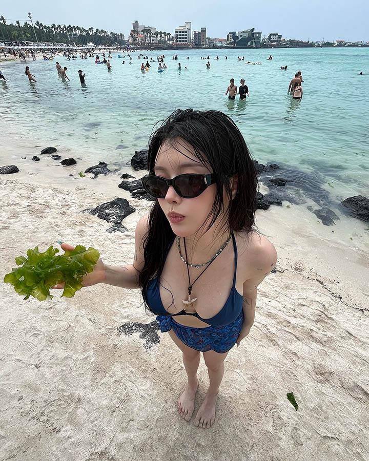 Cô nàng có visual lạnh lùng nhưng lại sở hữu thân hình bốc lửa thiêu đốt mọi ánh nhìn- Ảnh 7. Cô nàng có visual lạnh lùng nhưng lại sở hữu thân hình bốc lửa thiêu đốt mọi ánh nhìn- Ảnh 7.