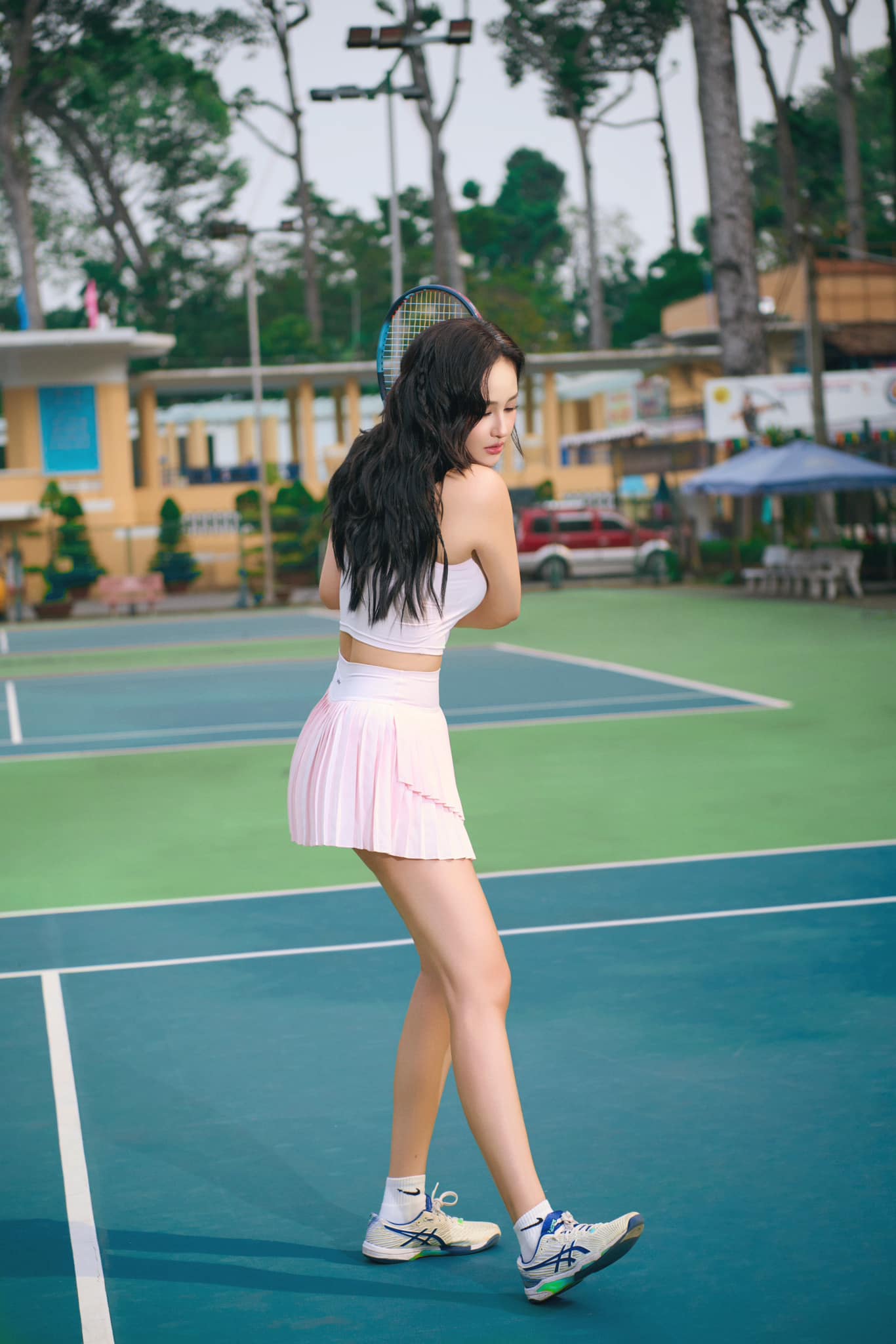 Mai Phương Thuý cực quyến rũ trên sân tennis, trong tủ đồ lượng outfit tennis nhiều hơn quần áo mặc hàng ngày- Ảnh 4. Mai Phương Thuý cực quyến rũ trên sân tennis, trong tủ đồ lượng outfit tennis nhiều hơn quần áo mặc hàng ngày- Ảnh 4.