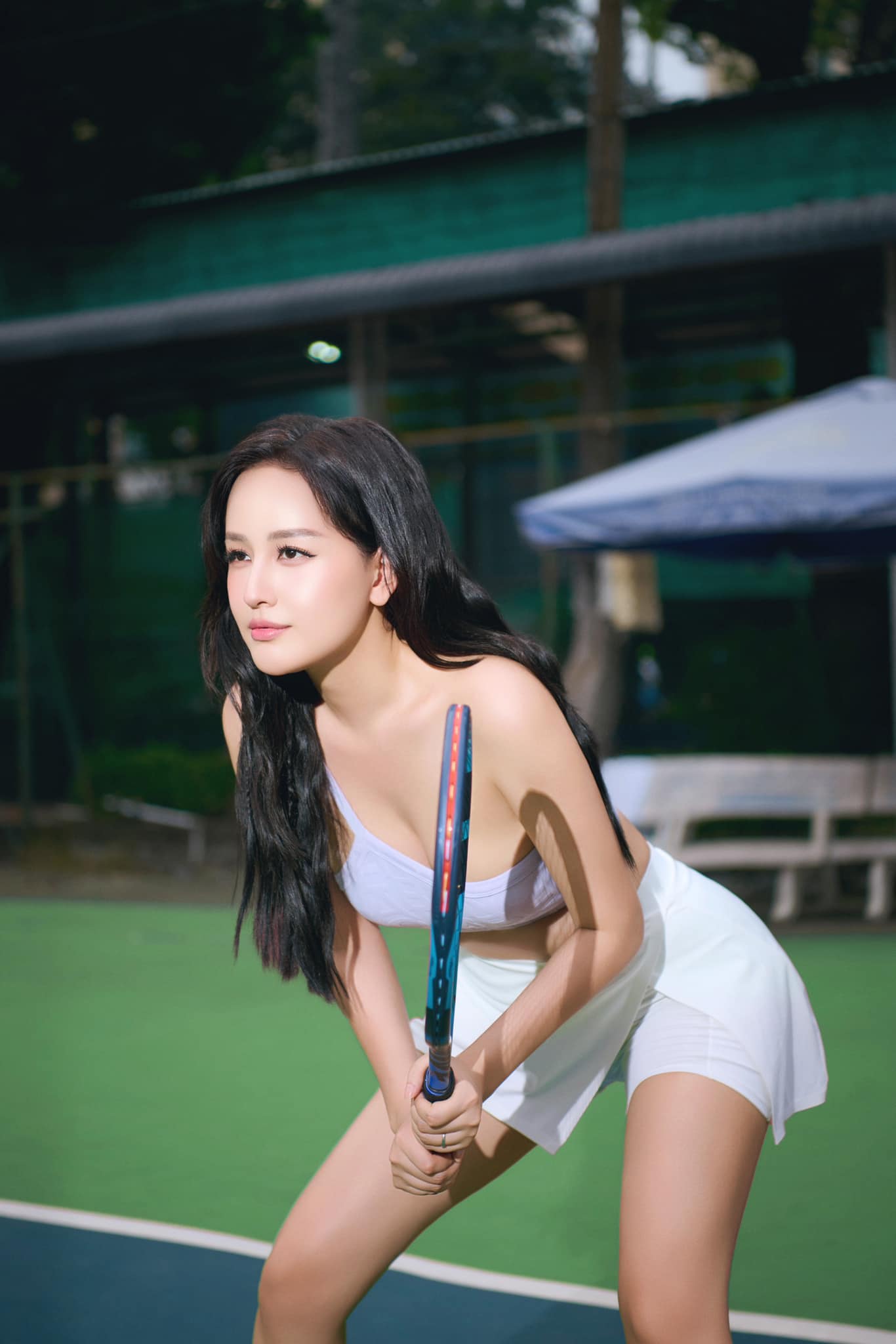Mai Phương Thuý cực quyến rũ trên sân tennis, trong tủ đồ lượng outfit tennis nhiều hơn quần áo mặc hàng ngày- Ảnh 3. Mai Phương Thuý cực quyến rũ trên sân tennis, trong tủ đồ lượng outfit tennis nhiều hơn quần áo mặc hàng ngày- Ảnh 3.
