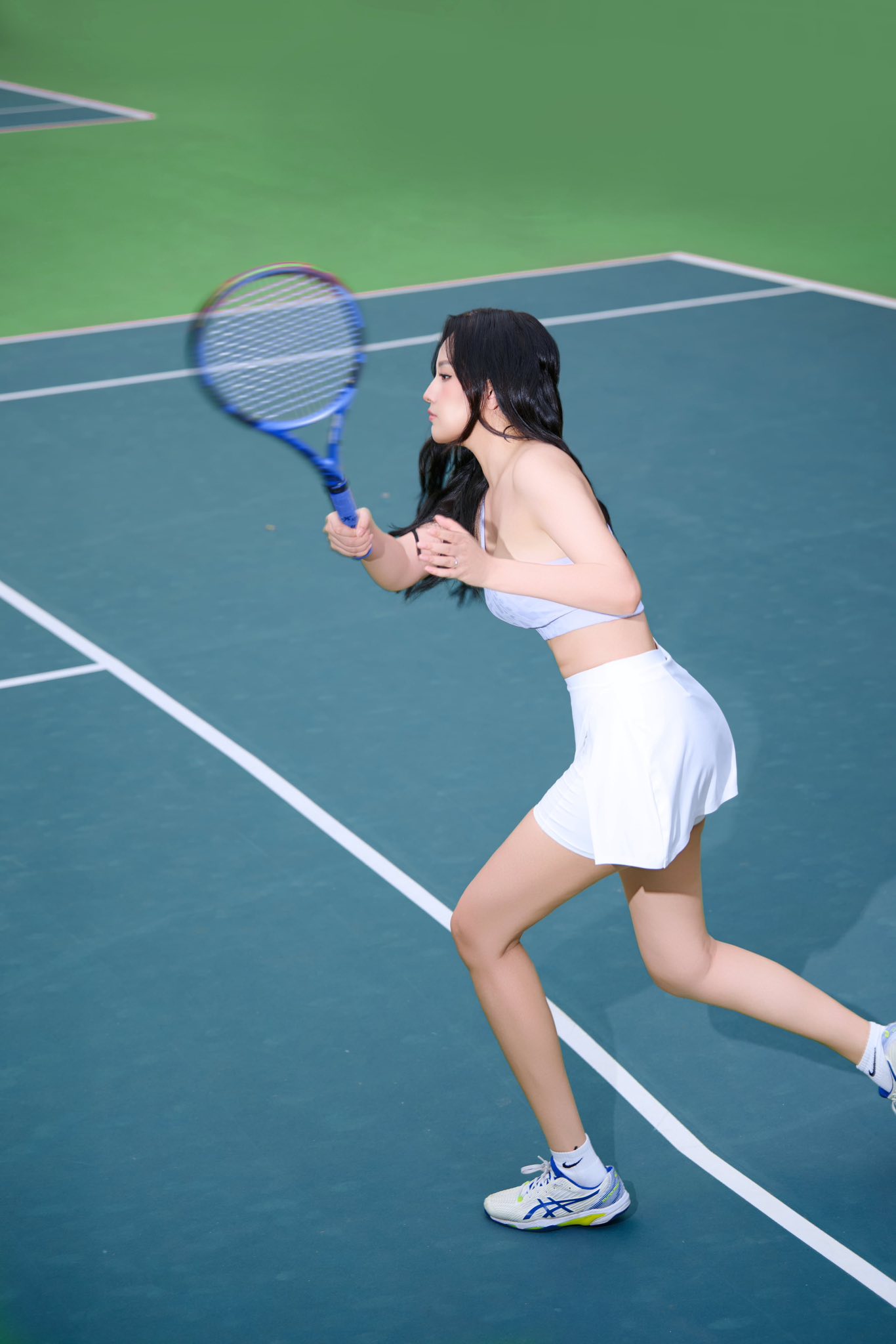 Mai Phương Thuý cực quyến rũ trên sân tennis, trong tủ đồ lượng outfit tennis nhiều hơn quần áo mặc hàng ngày- Ảnh 2. Mai Phương Thuý cực quyến rũ trên sân tennis, trong tủ đồ lượng outfit tennis nhiều hơn quần áo mặc hàng ngày- Ảnh 2.