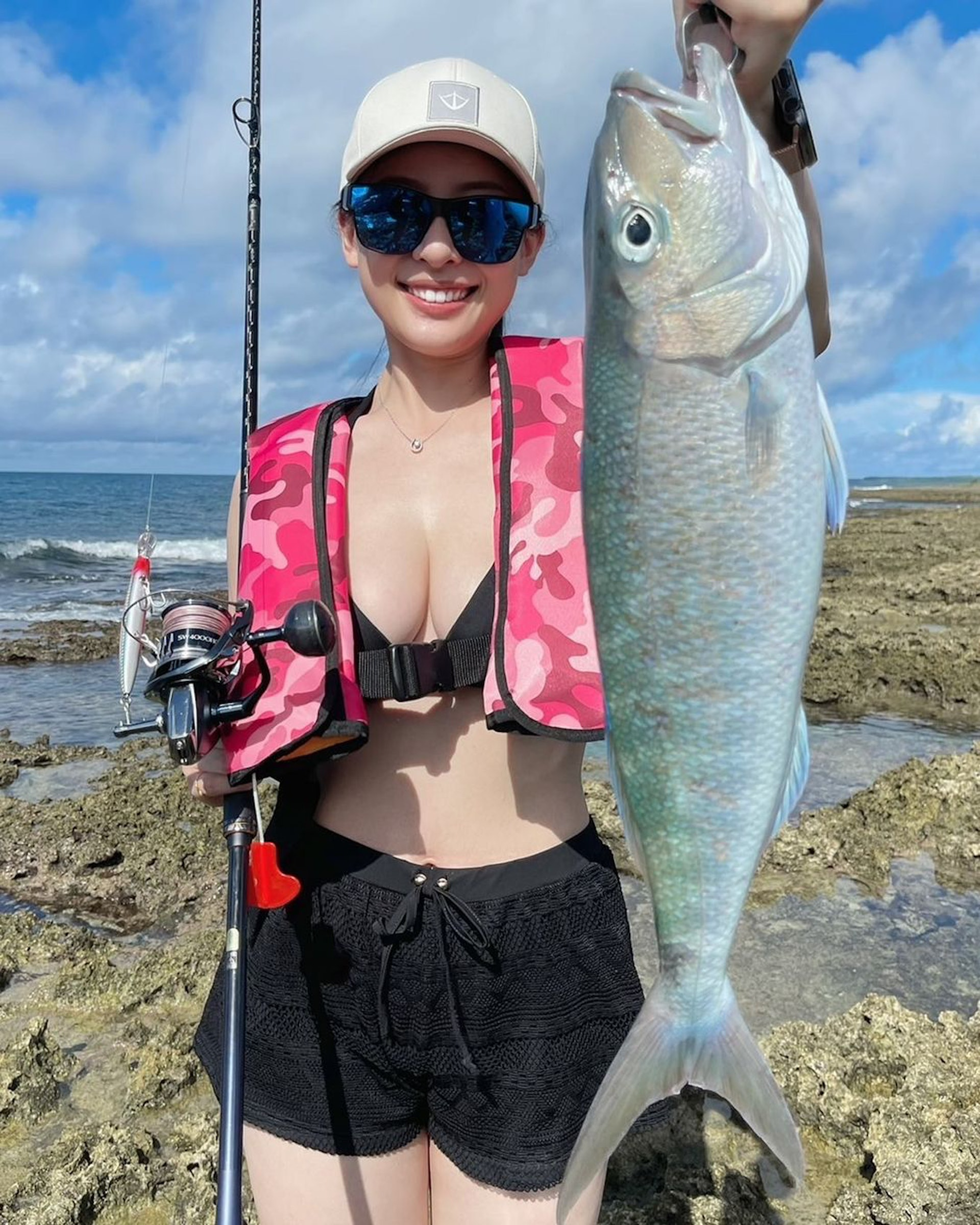 photo-1765351661985 photo-1765351661985