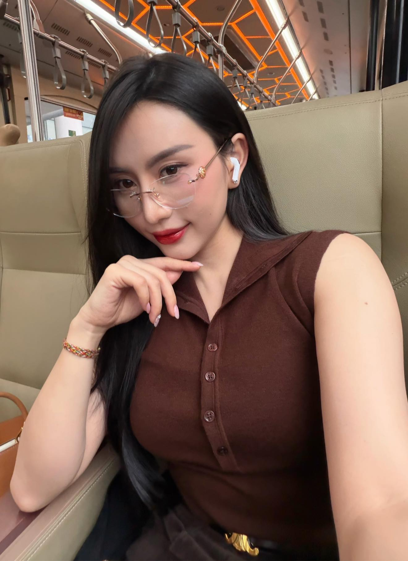 photo-1765418409211 photo-1765418409211