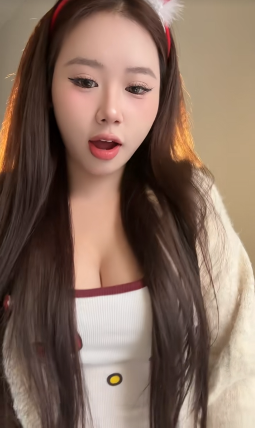 photo-1765419885079 photo-1765419885079