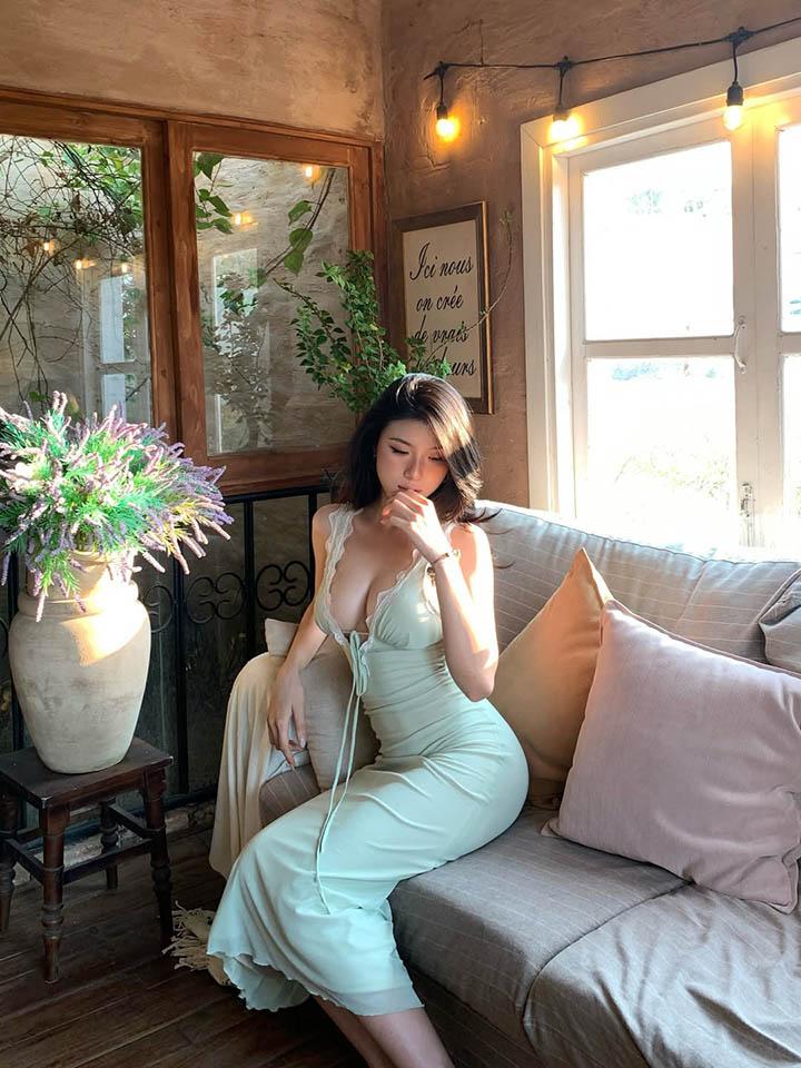 Hot girl đình đám Việt Nam lại tung loạt ảnh “bạch nguyệt quang” khiến fan không thể rời mắt- Ảnh 2. Hot girl đình đám Việt Nam lại tung loạt ảnh “bạch nguyệt quang” khiến fan không thể rời mắt- Ảnh 2.