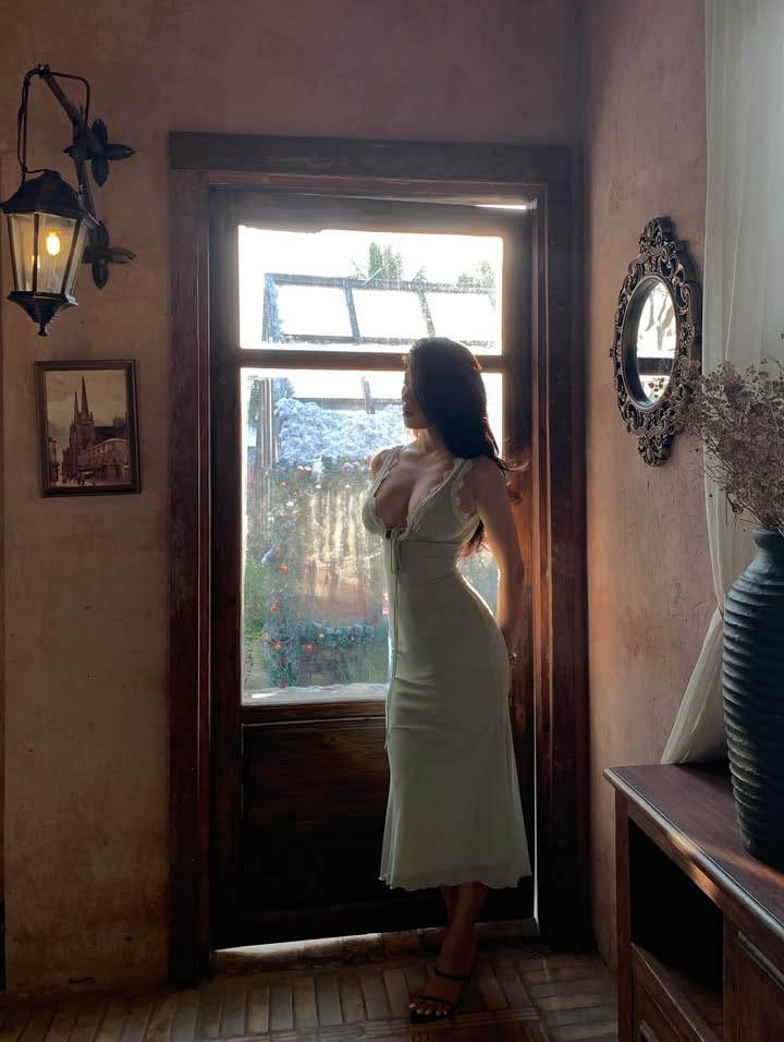 Hot girl đình đám Việt Nam lại tung loạt ảnh “bạch nguyệt quang” khiến fan không thể rời mắt- Ảnh 6. Hot girl đình đám Việt Nam lại tung loạt ảnh “bạch nguyệt quang” khiến fan không thể rời mắt- Ảnh 6.