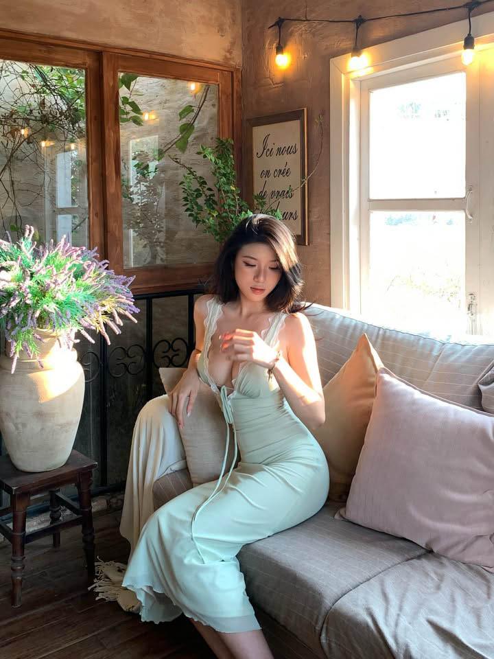 Hot girl đình đám Việt Nam lại tung loạt ảnh “bạch nguyệt quang” khiến fan không thể rời mắt- Ảnh 7. Hot girl đình đám Việt Nam lại tung loạt ảnh “bạch nguyệt quang” khiến fan không thể rời mắt- Ảnh 7.