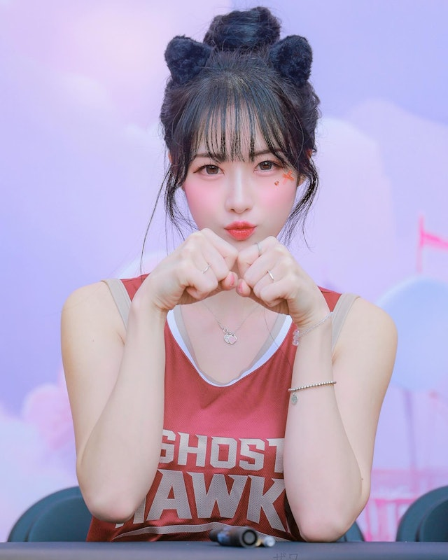 photo-1765513364559 photo-1765513364559