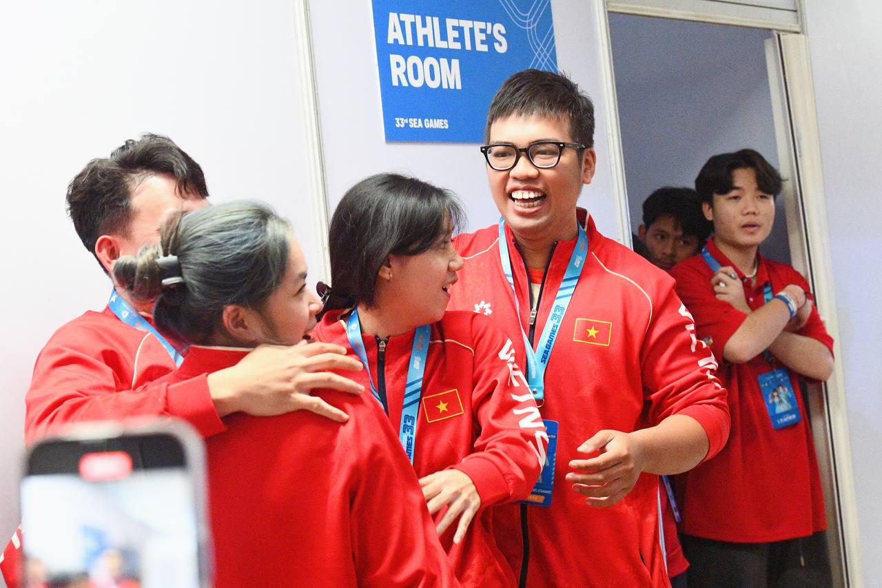 Tuyển thủ Việt Nam gục đầu bật khóc vì vụt mất HCV Audition, Tuyển thủ Việt Nam gục đầu bật khóc vì vụt mất HCV Audition,