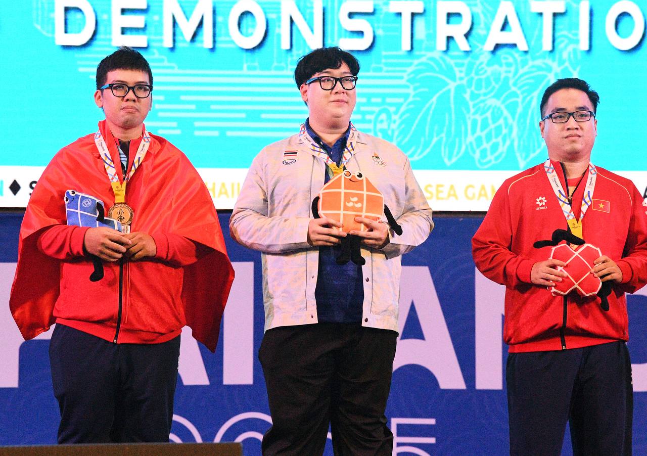 Tuyển thủ Việt Nam gục đầu bật khóc vì vụt mất HCV Audition, Tuyển thủ Việt Nam gục đầu bật khóc vì vụt mất HCV Audition,