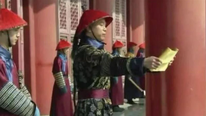 Cú lừa của phim ảnh: Thái giám phần lớn mù chữ nhưng luôn là người đọc chiếu chỉ- Ảnh 1.