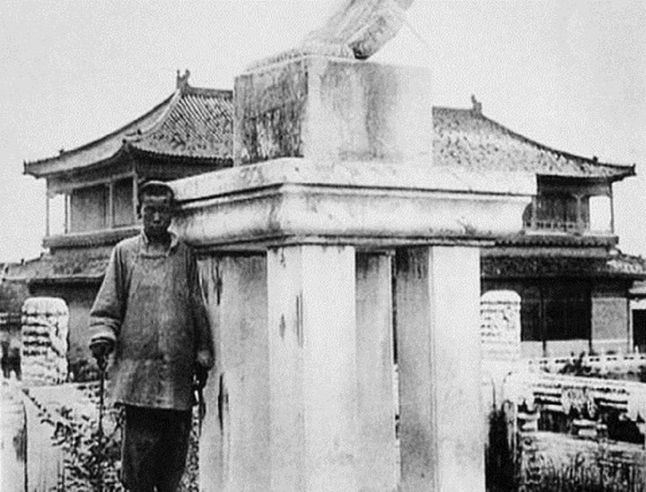 Cú lừa của phim ảnh: Thái giám phần lớn mù chữ nhưng luôn là người đọc chiếu chỉ- Ảnh 3.