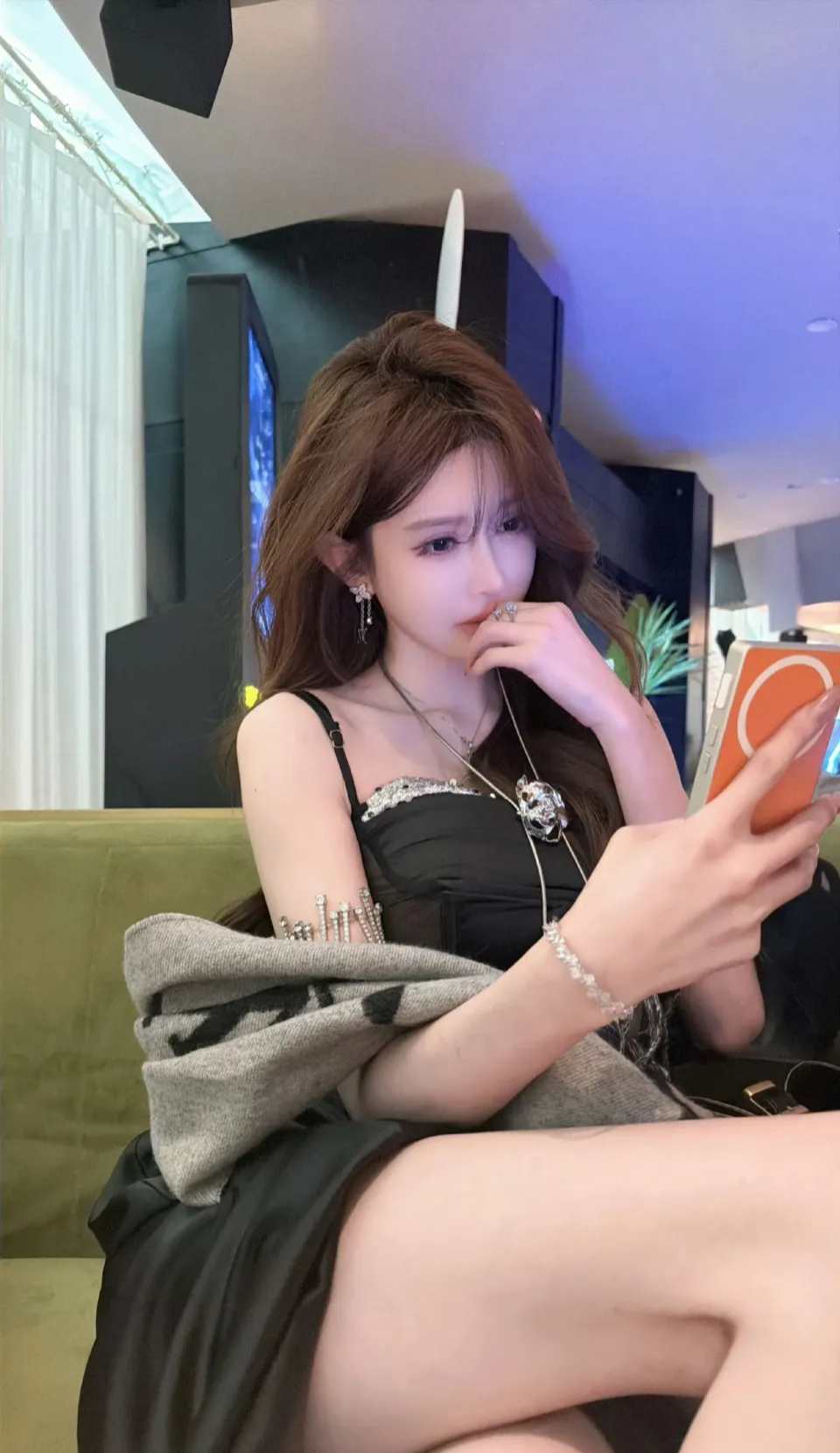 photo-1765724642920 photo-1765724642920