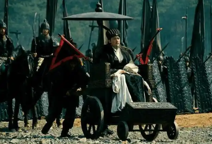 Vì sao 2 chân lành lặn nhưng Gia Cát Lượng vẫn chọn ngồi "xe lăn" khi ra trận?- Ảnh 1. Vì sao 2 chân lành lặn nhưng Gia Cát Lượng vẫn chọn ngồi "xe lăn" khi ra trận?- Ảnh 1.