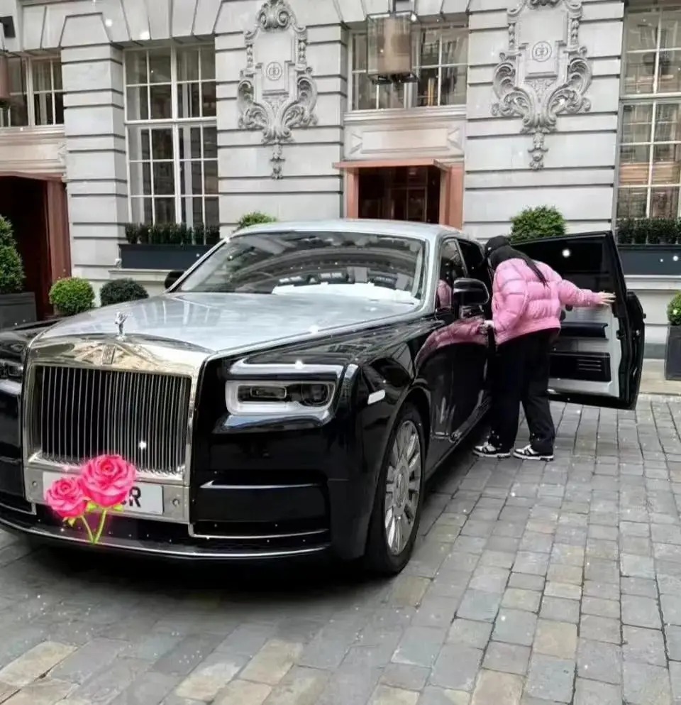 Sao nhí Bố ơi mình đi đâu thế 16 tuổi đã có Rolls-Royce riêng, vi vu bằng Maybach 56 tỷ- Ảnh 10.