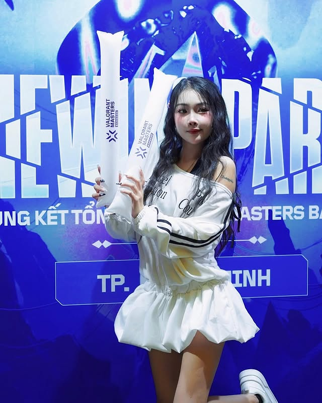 photo-1764641420814 photo-1764641420814